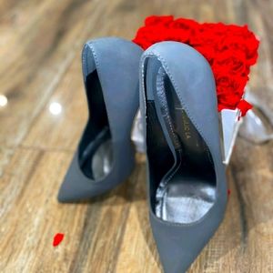 Shoe Republica Grey Pumps